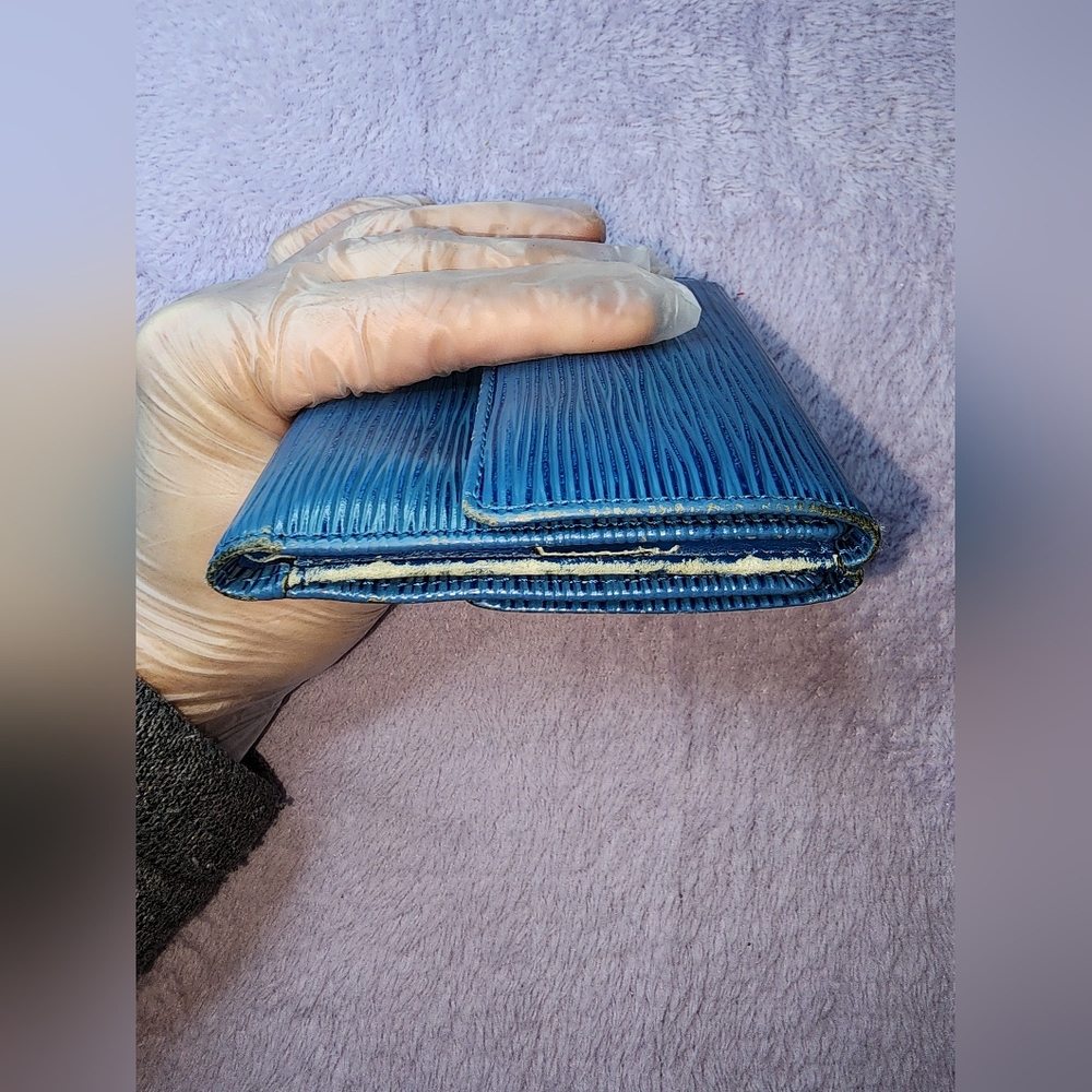 AUTHENTIC LOUIS VUITTON VINTAGE BLUE EPI LEATHER PORTE MONNAIE BILLETS WALLET - Picture 14 of 16